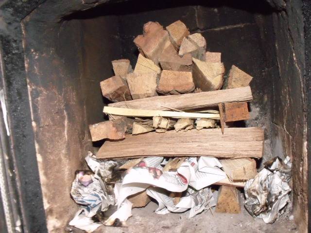Как правильно топить печь в деревянном доме
