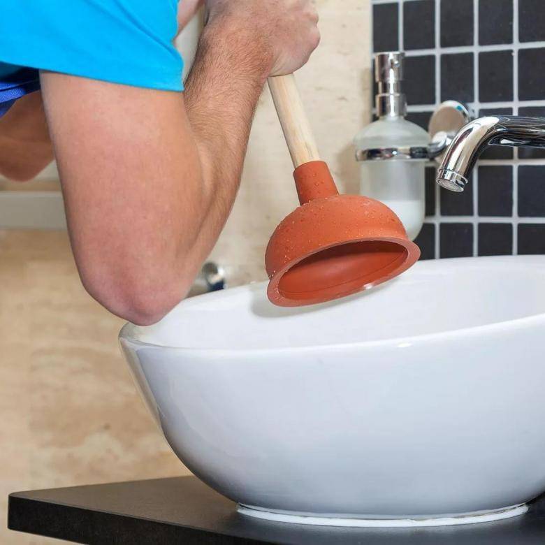 Как прочистить засор в канализационной трубе – способы и правила прочистки