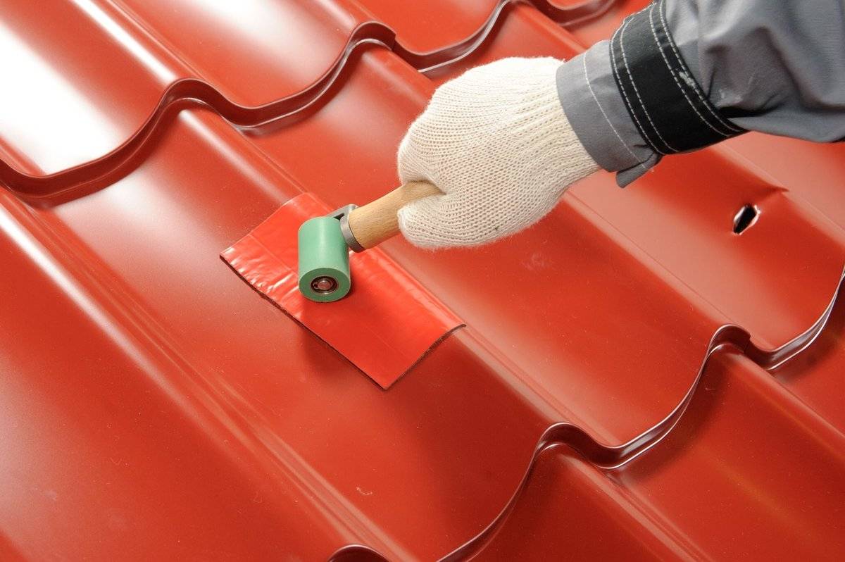 Как покрыть крышу профлистом: пошаговая инструкция, обработка узлов