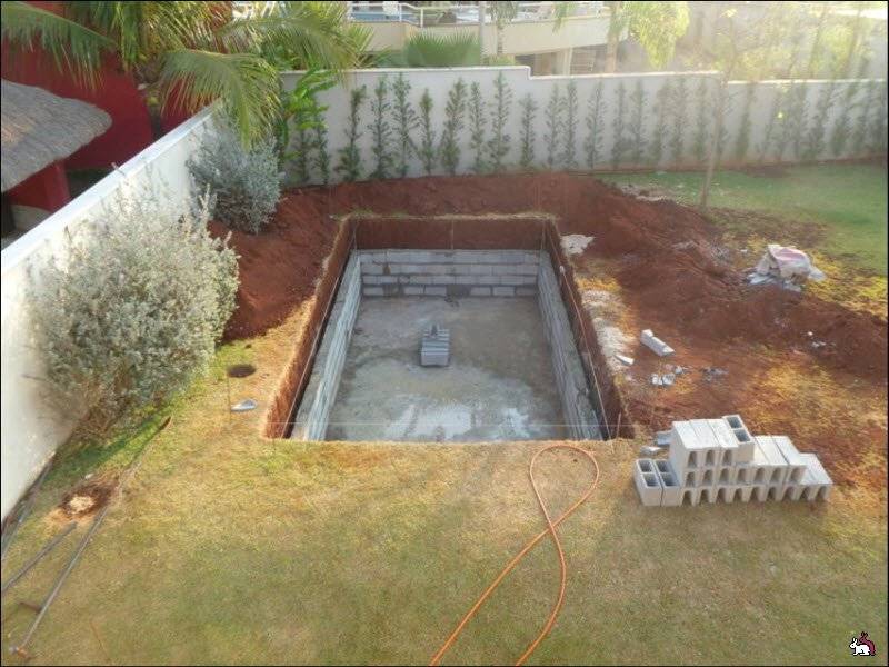 Бассейн на участке (65 фото): как сделать уличный бассейн во дворе загородного частного дома своими руками? обустройство
