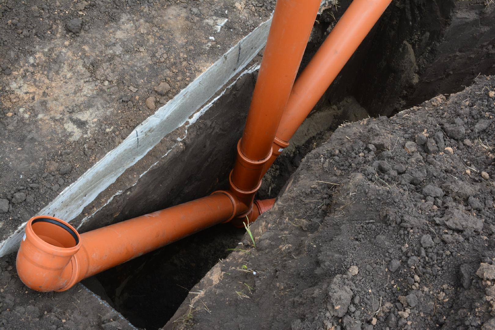 Труба канализационная наружная: трубопровод 110 мм для улицы