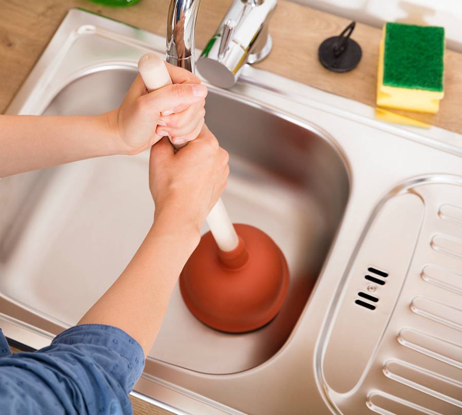 Как провести прочистку канализационных труб в домашних условиях