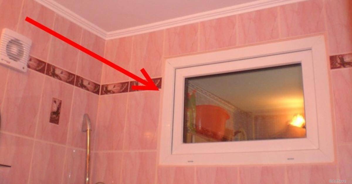 Зачем нужно окно между ванной и кухней и как его обыграть?