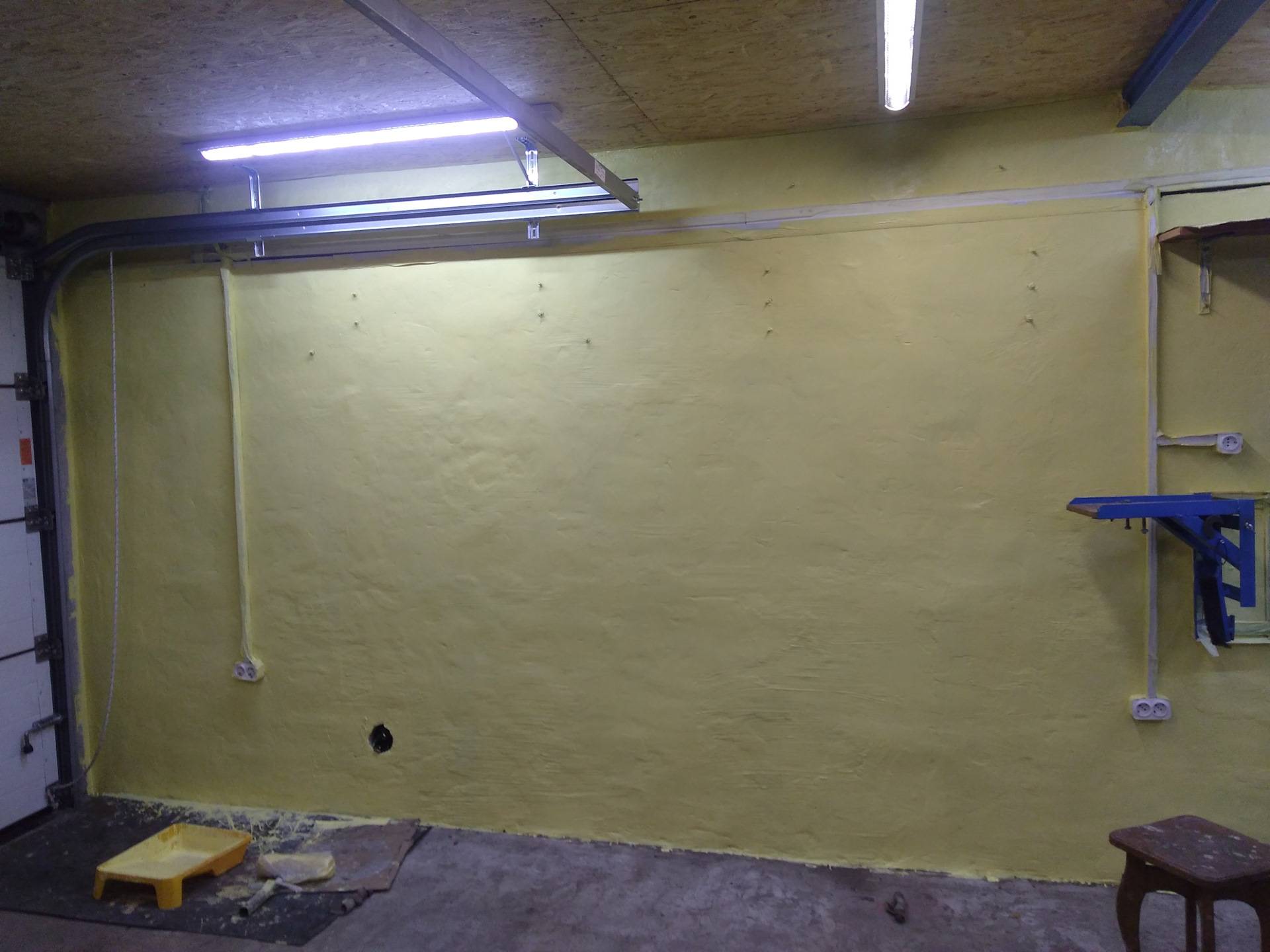 Покраска стен в гараже: варианты, инструменты, этапы работ