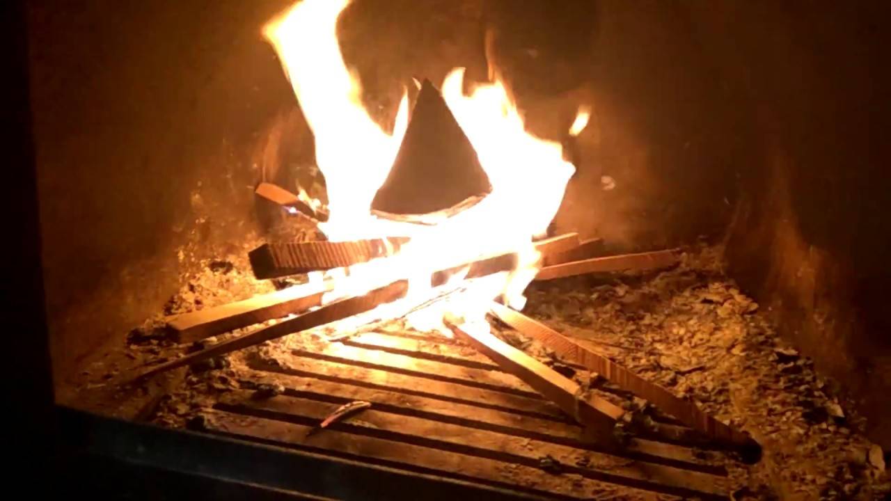 Как правильно топить печь дровами, чтобы было тепло?