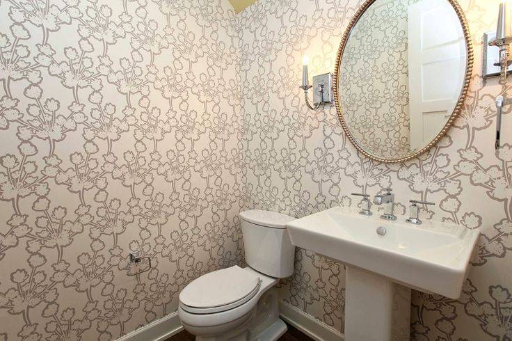 Стеклообои в ванной (50 фото): отзывы об отделке стен комнаты стекловолокнистыми обоями, какие подойдут для ремонта