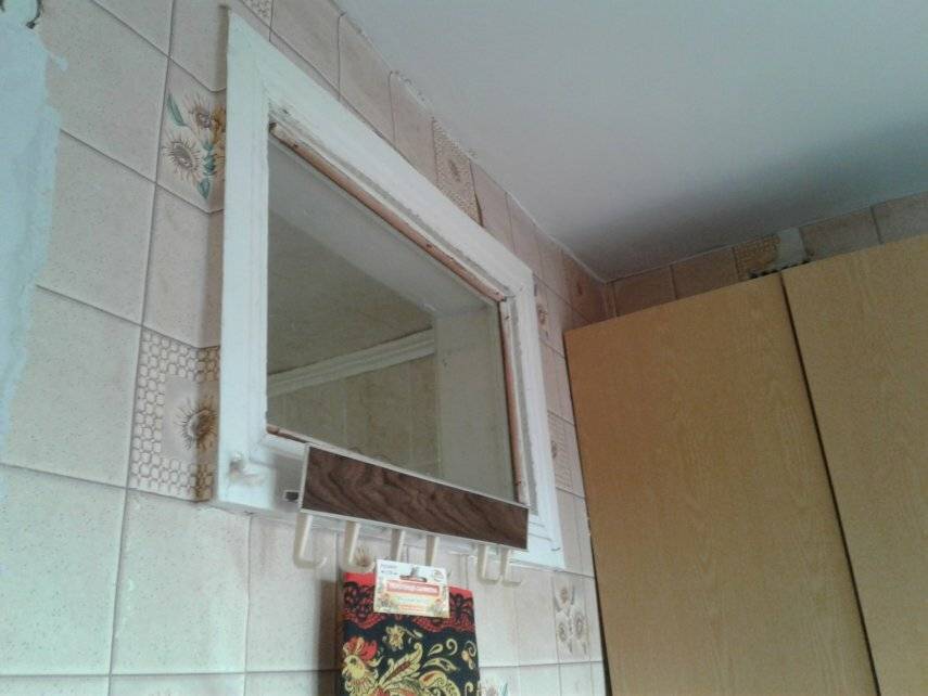 Зачем в старых домах делали окно между ванной и кухней?