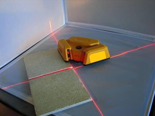 Как выставить лазерный уровень параллельно стене