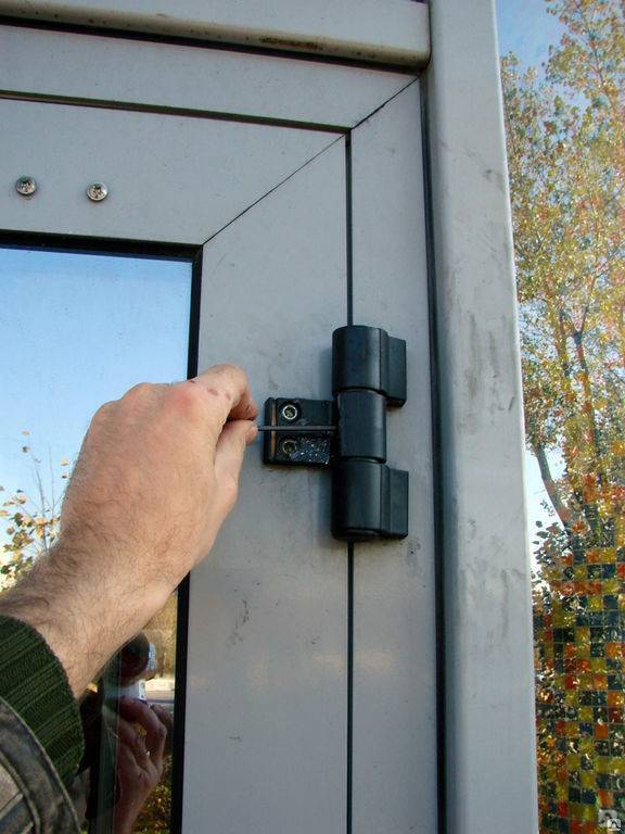 Как отрегулировать входную металлическую дверь