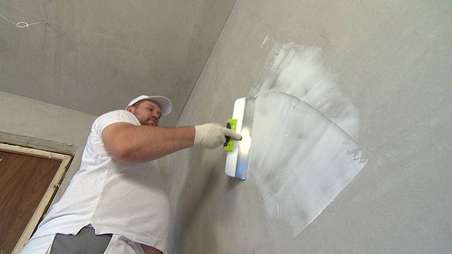 Использование стеклохолста для укрепления стены перед покраской