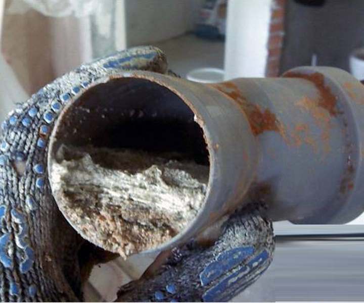 Очистка канализационных труб от жира: профессиональные и народные способы