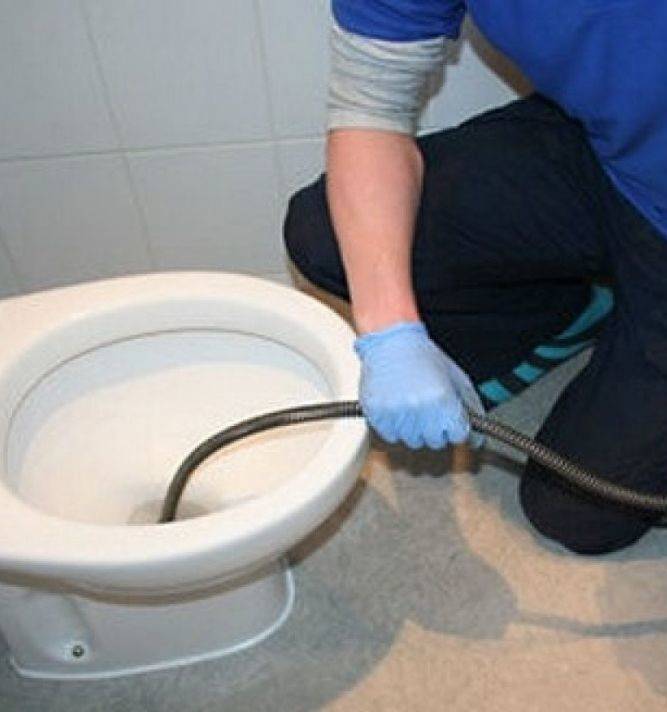 Как правильно чистить канализацию тросом: советы и полезная информация