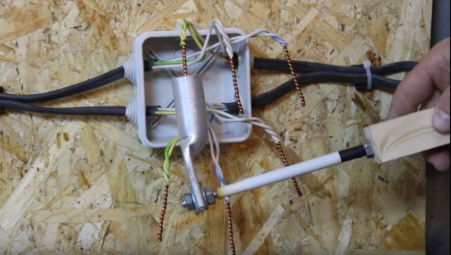 Пайка медных проводов электрическим паяльником оловянно-свинцовым припоем и канифолью