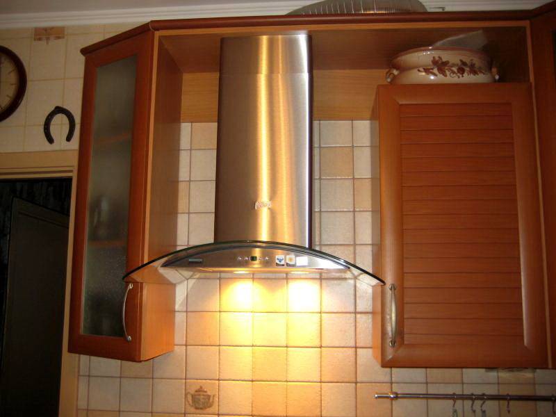 Вытяжки для кухни с отводом в вентиляцию – как правильно выбрать, принцип работы, классификация и монтаж своими руками