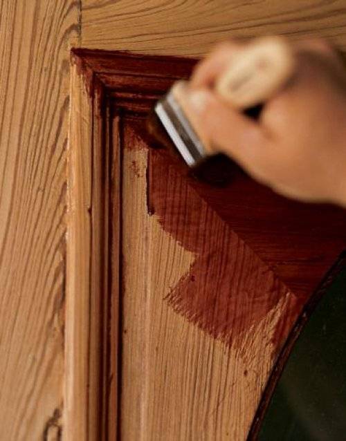 Как покрасить двери по дерево: несколько способов
