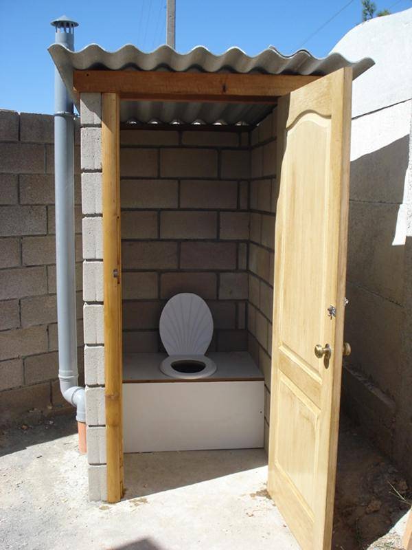Какой дачный туалет без выгребной ямы следует выбрать