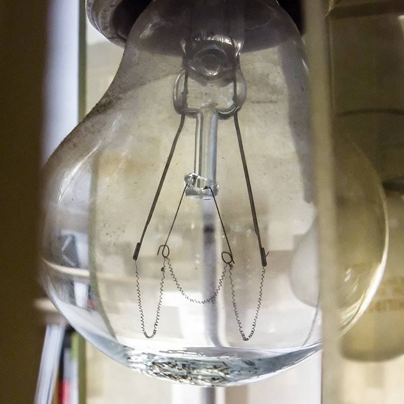 Почему перегорают лампочки - в доме, квартире и автомобиле