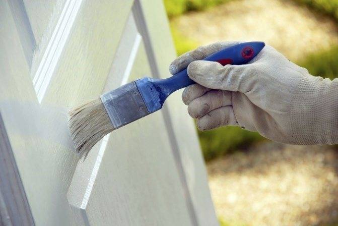 Покраска деревянных дверей: как покрасить дверь правильно своими руками