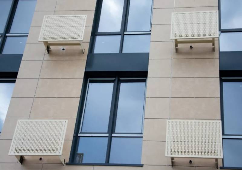 4 важных правила установки кондиционеров на фасадах зданий