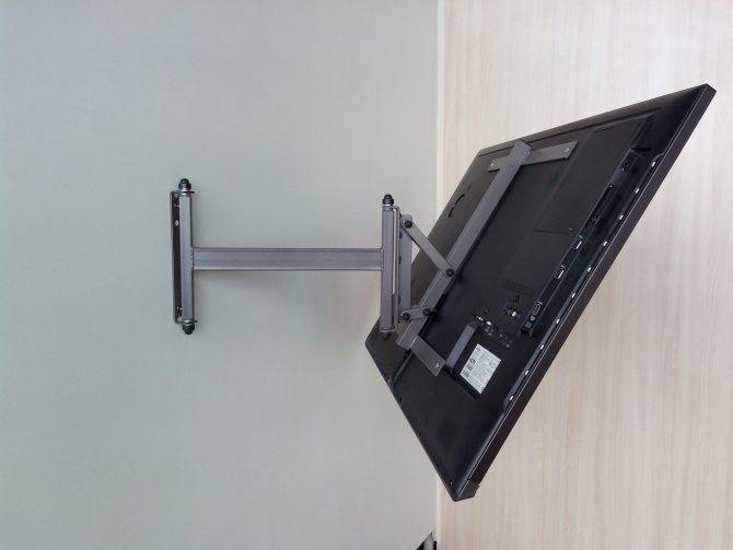 Как повесить телевизор на стену без кронштейна своими руками? способы крепления жк-телевизора к стене, схемы