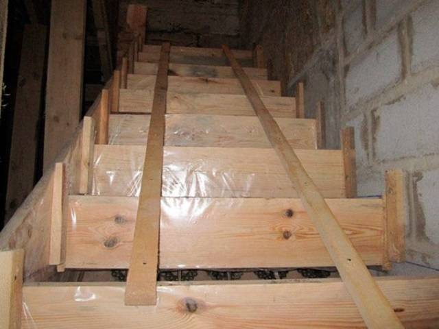 Лестница в подвал своими руками из дерева и бетона: расчеты, технология монтажа