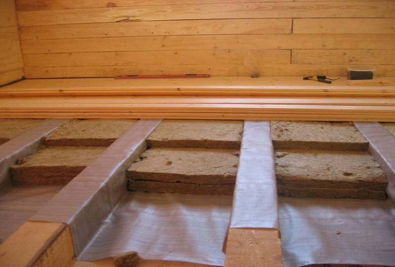 Как утеплить пол в деревянном частном доме: выбор утеплителя и технология работ