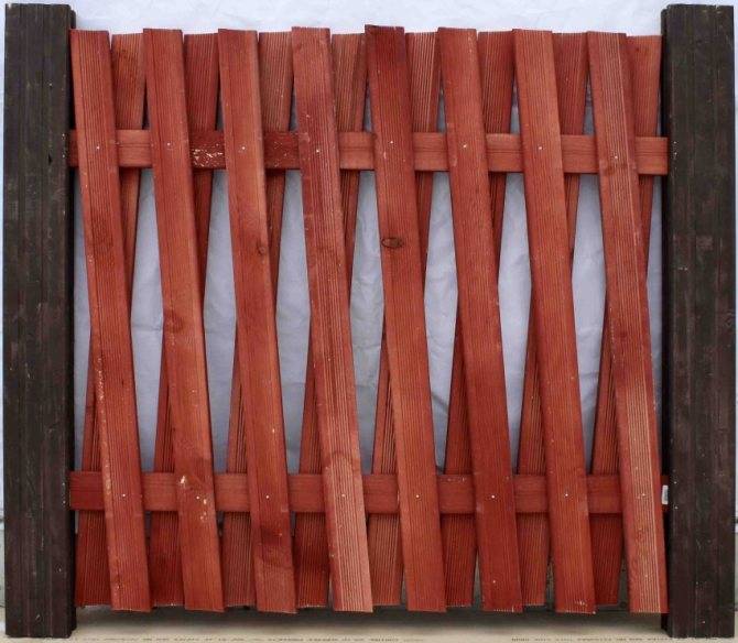 Как сделать деревянный забор лесенкой или елочкой своими руками