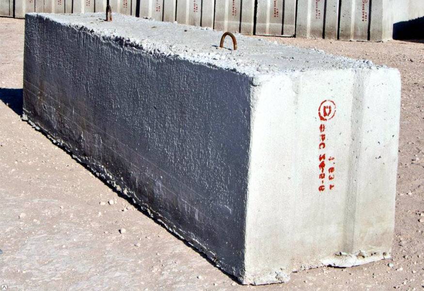 Виды бетонных блоков – классификация и применение. изделия из тяжелого бетона и конструкции из легких ячеистых блоков
