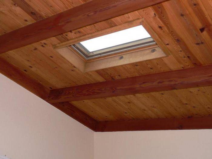 Отделка потолка в деревянном доме - возможные варианты