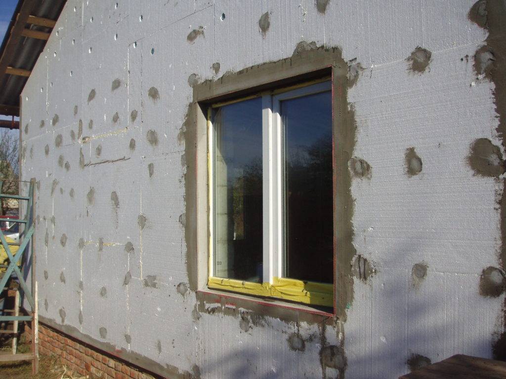 Утепление стен снаружи пенополистиролом особенности монтажа пенопласта, пошаговая инструкция работ