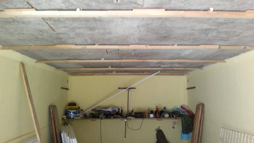 Потолок в гараже : как обшить и утеплить его своими руками