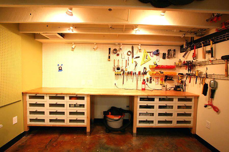 Как обустроить столярную мастерскую в гараже своими руками