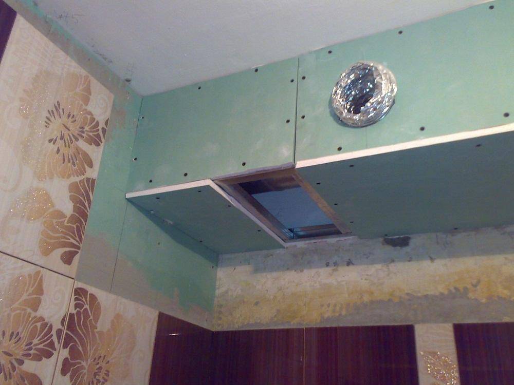 Шкаф на кухне частично перекрывает вентиляционное отверстие