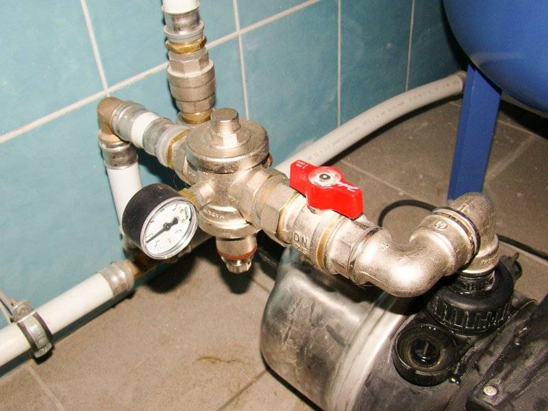 Давление воды в водопроводе: как измерить в квартире и доме