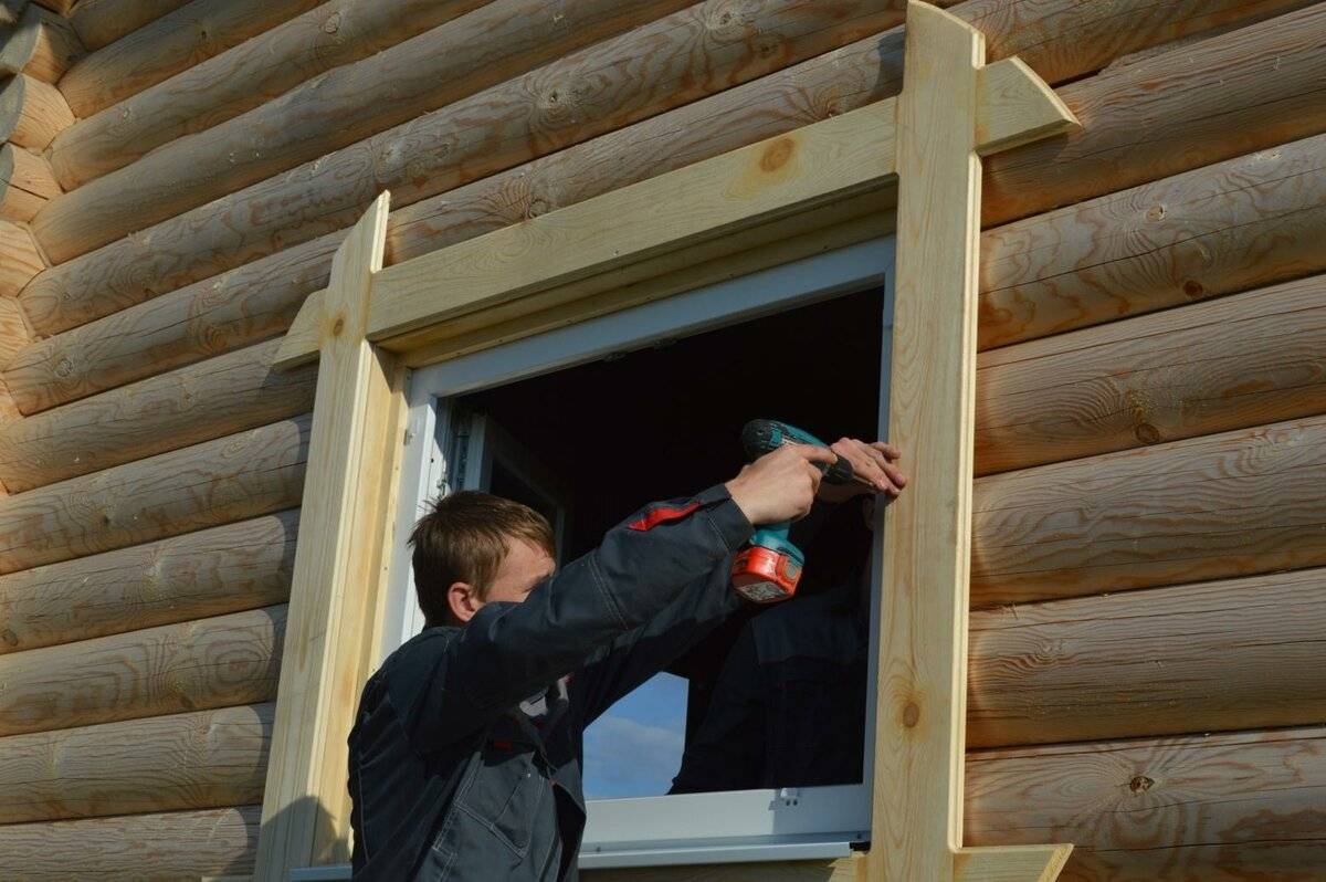 Замена окон в деревянном доме: как установить пластиковые конструкции вместо старых, какие инструменты потребуются и как правильно выполнить монтаж?