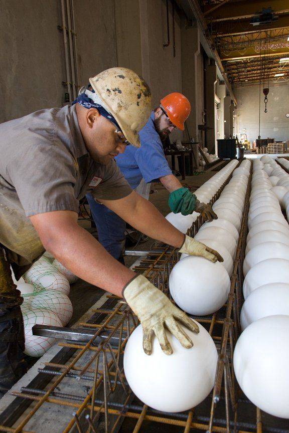 Экономия бетона заменой пластиковыми шарами bubbledeck