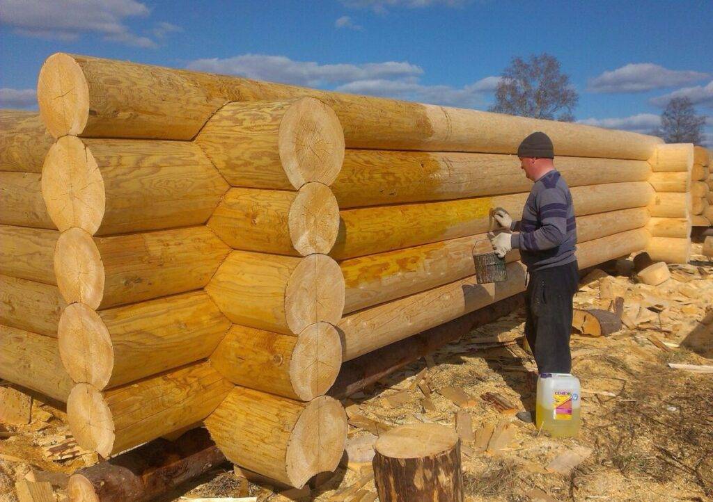 Защита древесины при производстве оцилиндрованного бревна и профилированного бруса естественной влажности