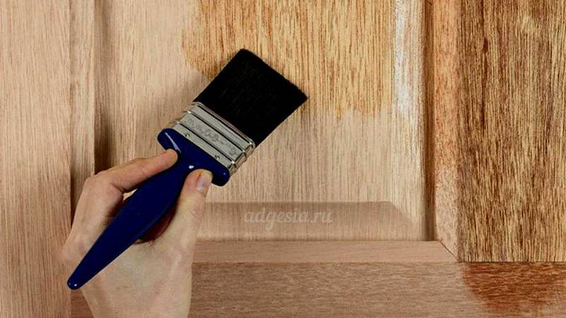 Как покрасить деревянные двери? чем снять старую краску с полотна?