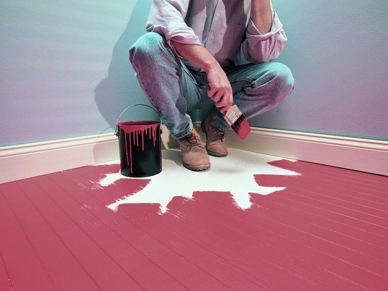 Как покрасить деревянный пол в квартире: чем красить пол из досок