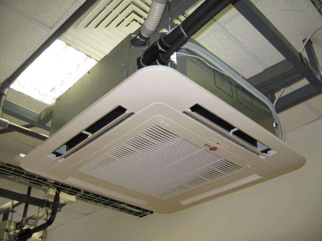 Сплит-система (74 фото): что это такое? обзор напольно-потолочных кондиционеров для квартиры, настенные и кассетные виды систем кондиционирования для дома