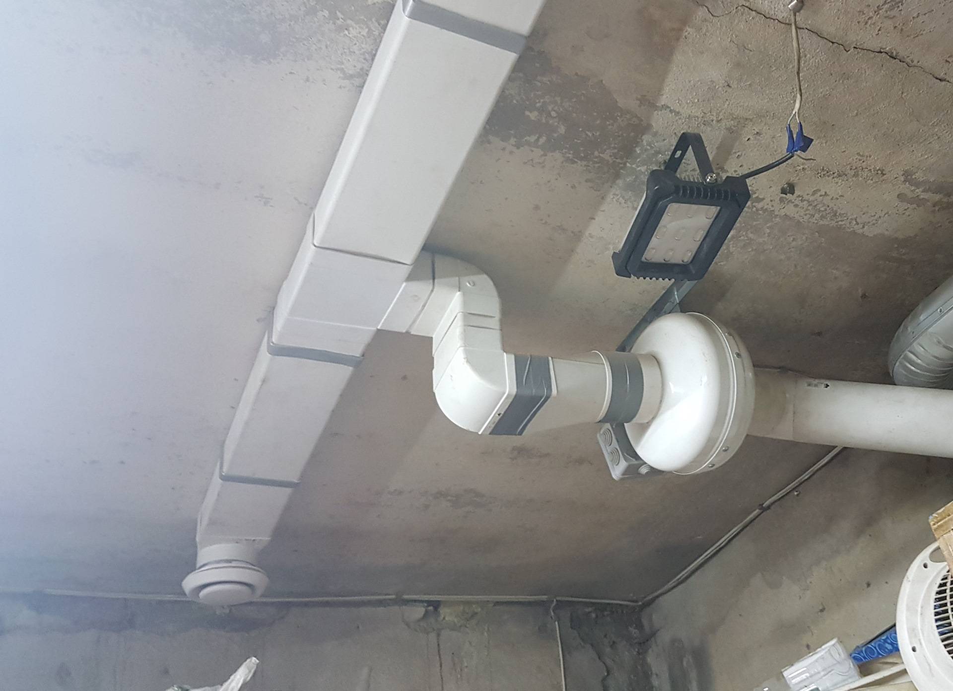 Вентиляция в частном доме из пластиковых труб: диаметр, высота и порядок монтажа вентиляционной вытяжки