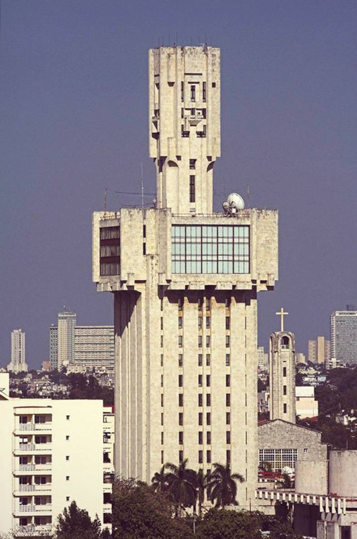 На грани безумства и величия: футуристические здания советской эпохи