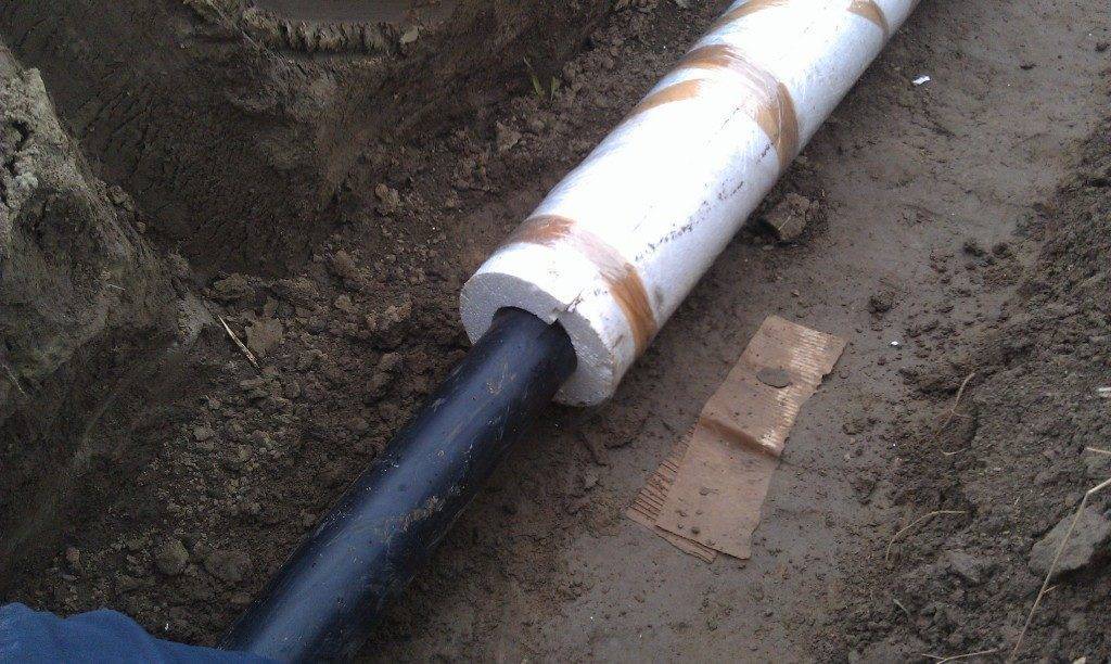 Утепление труб водоснабжения в частном доме: как и чем утеплить водопровод на даче, утеплитель для водопроводных труб