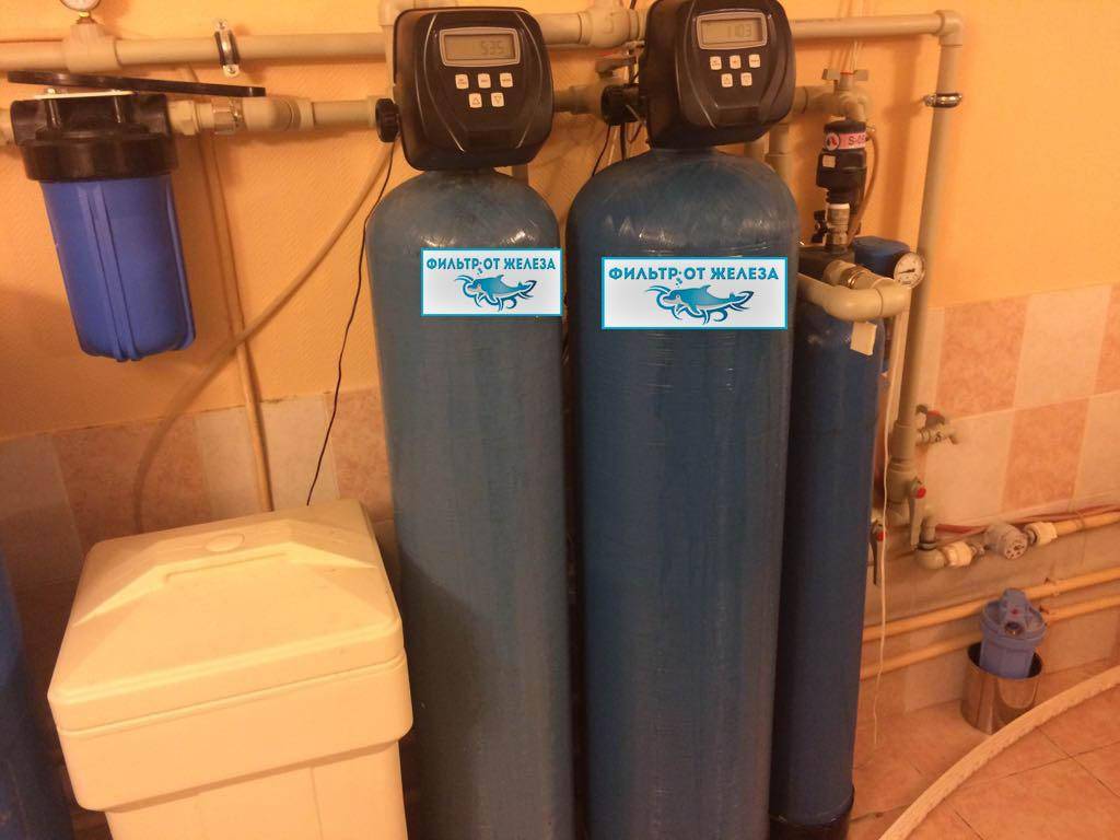 Фильтр для железистой воды. Фильтр очистки воды из скважины 10 МК. Каскад фильтров для очистки воды из скважины. Фильтры для очистки воды из скважины Сантехкомплект. Фильтр для воды из скважины 10 МК.