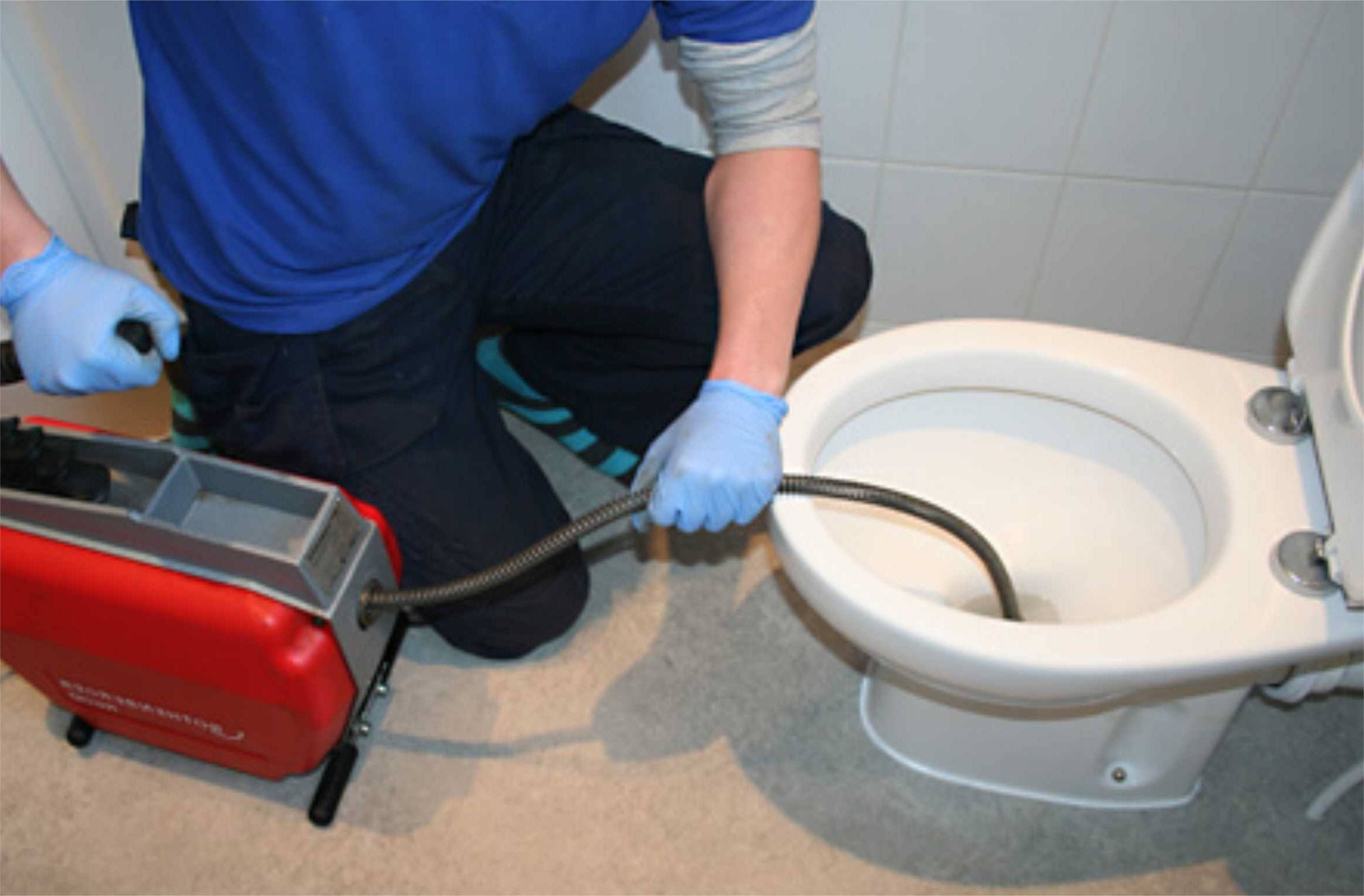 Как прочистить засор в канализационной трубе: чем промыть трубы канализации, как пробить фановую трубу, средство для чистки труб в домашних условиях, народное эффективное средство