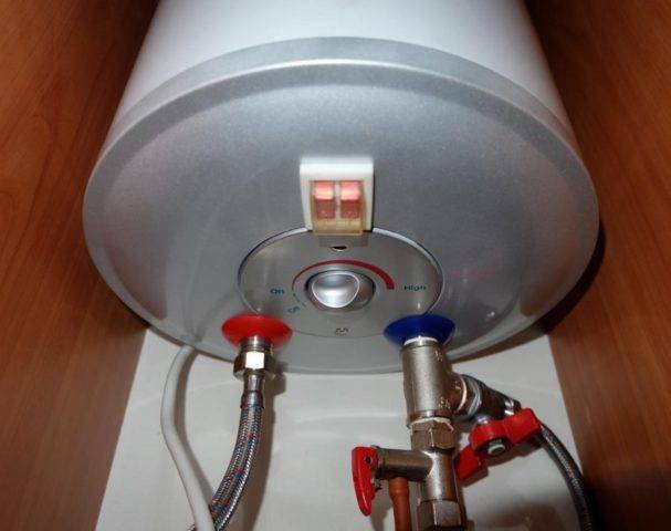 Нужно ли сливать воду из водонагревателя и как это сделать?