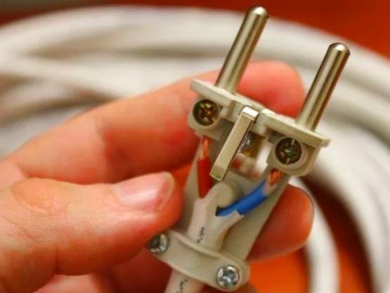 Вилка электрическая – как подключить и отремонтировать