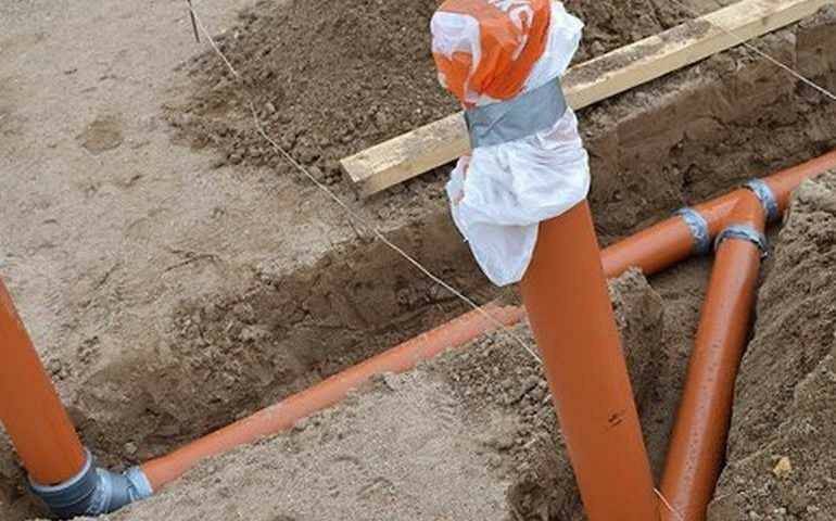 Прокладка канализационных труб в земле: правила и требования, расчет глубины
