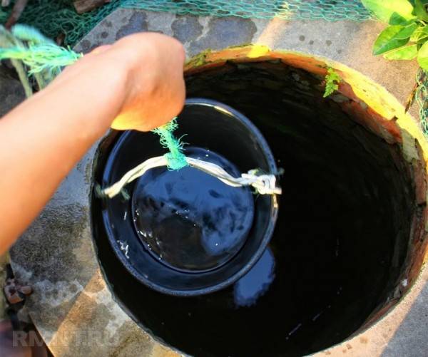 Почему в колодце мутная или желтая вода: причины и методы очистки
