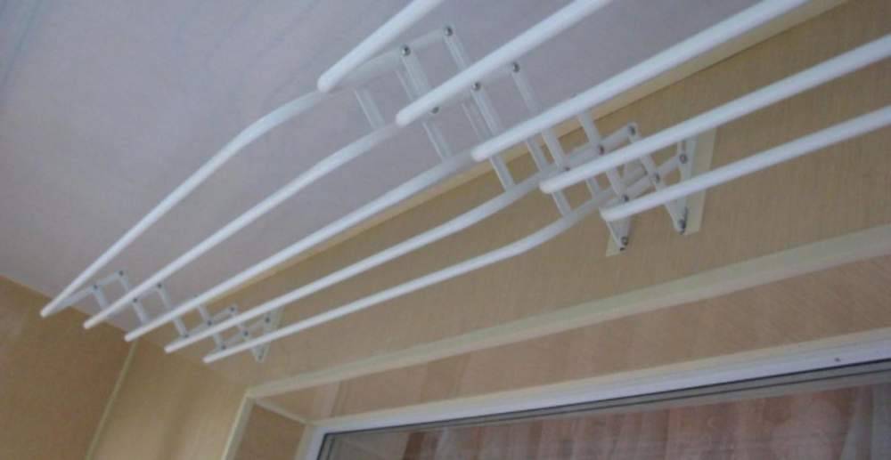 Какой вид сушилки для белья выбрать на балкон: фото типов сушилок на балкон для белья и их характеристики